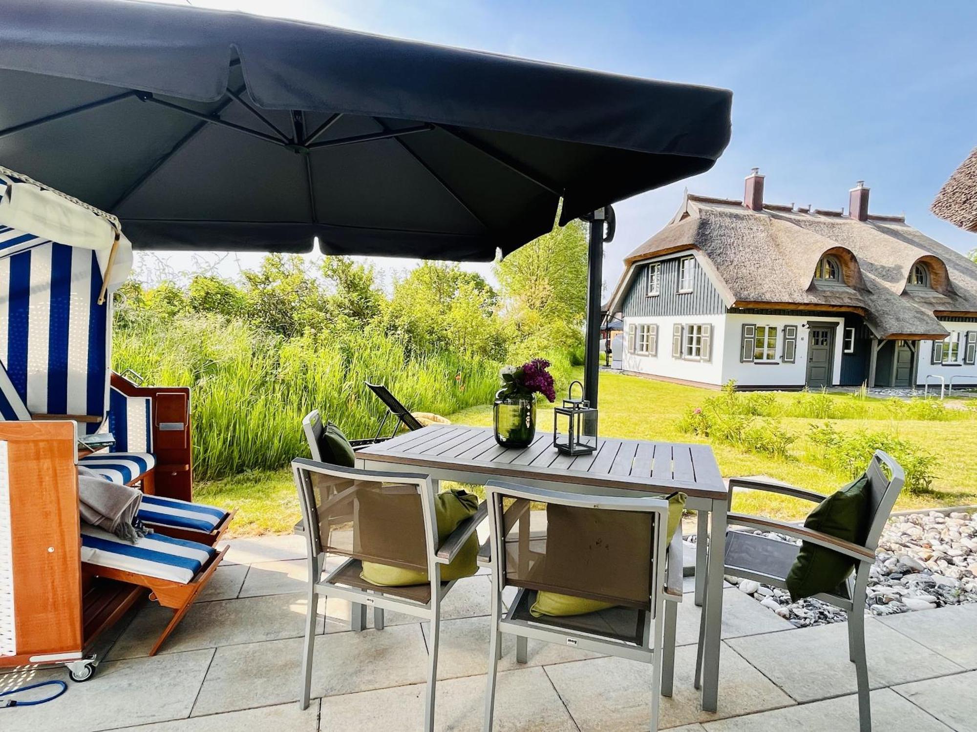 Ferienhaus Strandflieder 05 Feriendorf Klein Stresow Ruegen By Ruyastay Putbus Exteriör bild